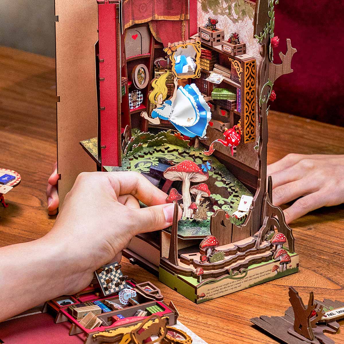 Book Nook "Imersão no País das Maravilhas" DIY (Faça Você Mesmo)