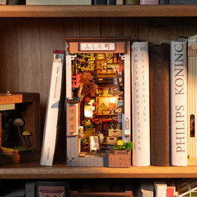 Book Nook "Viela Fukuro-machi Sakura" DIY (Faça Você Mesmo)