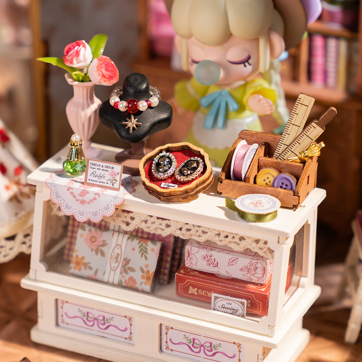 Casa Miniatura "Ateliê de Costura Retrô da Elsa" DIY (Faça Você Mesmo)