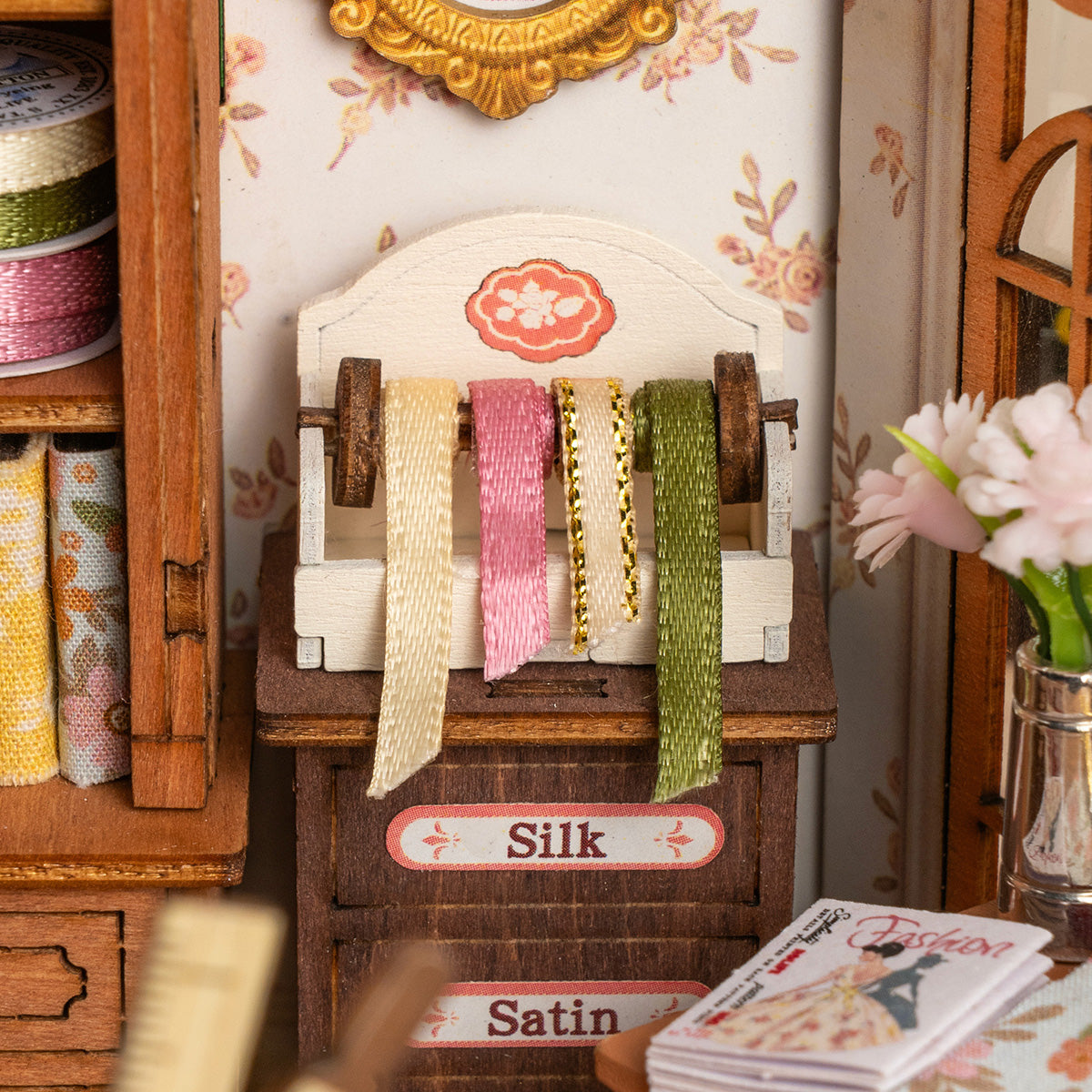 Casa Miniatura "Ateliê de Costura Retrô da Elsa" DIY (Faça Você Mesmo)