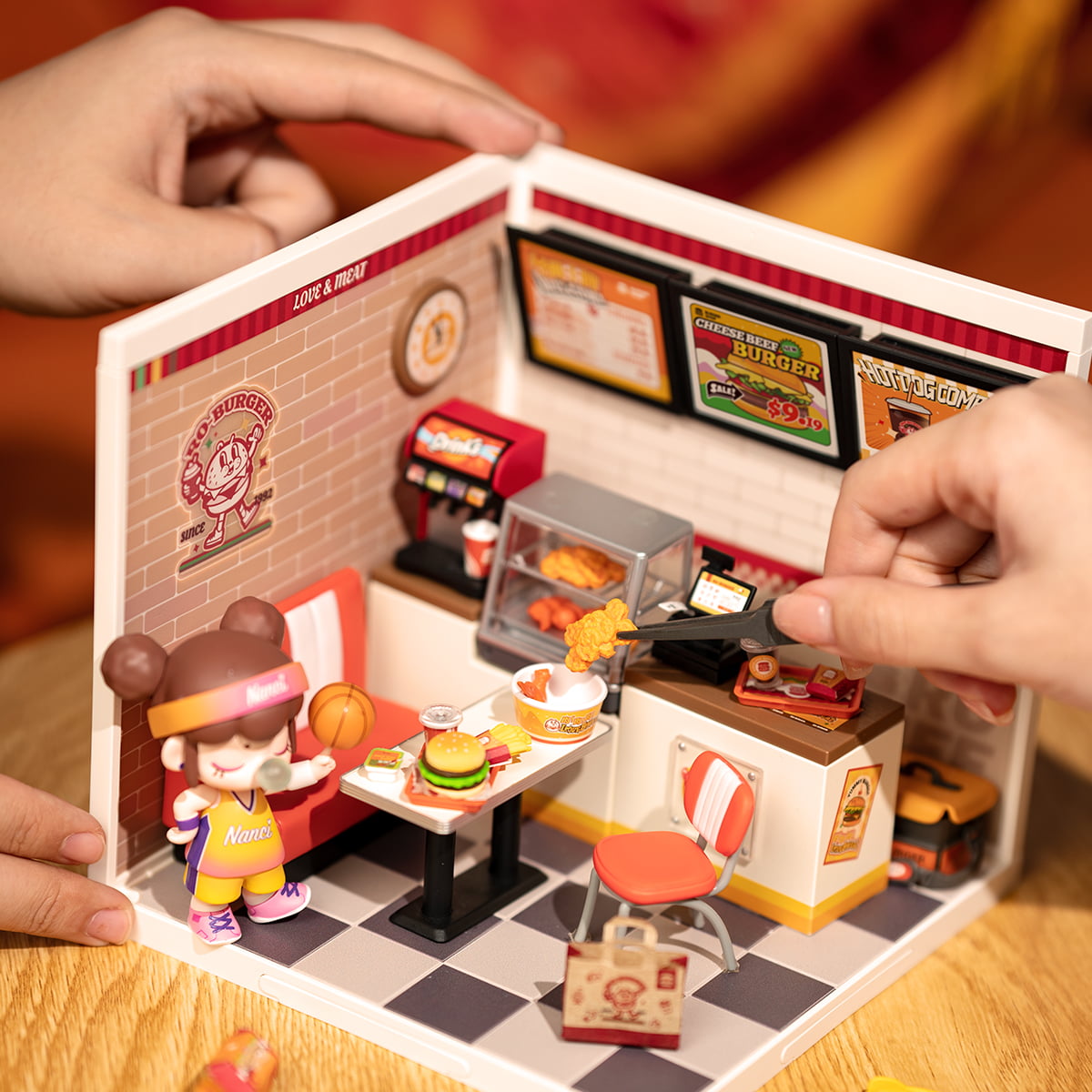 Casa Miniatura "Lanchonete Burgers Delícia" DIY (Faça Você Mesmo)