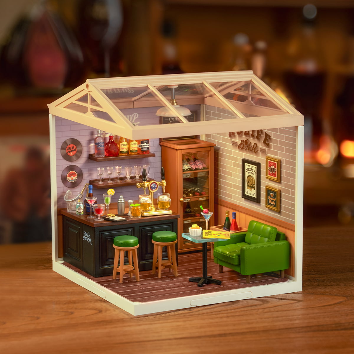 Casa Miniatura "Pub da Celebração" DIY (Faça Você Mesmo)