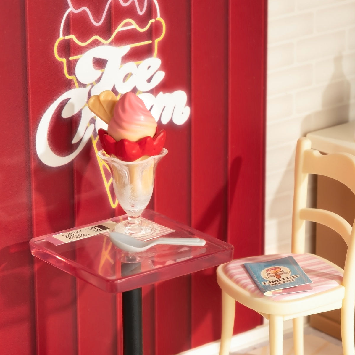 Casa Miniatura "Sorveteria Clássica" DIY (Faça Você Mesmo)